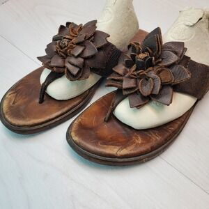 Born Handcrafted Brown Leather Flower Thong Sandals‎ Women Size 8 M
